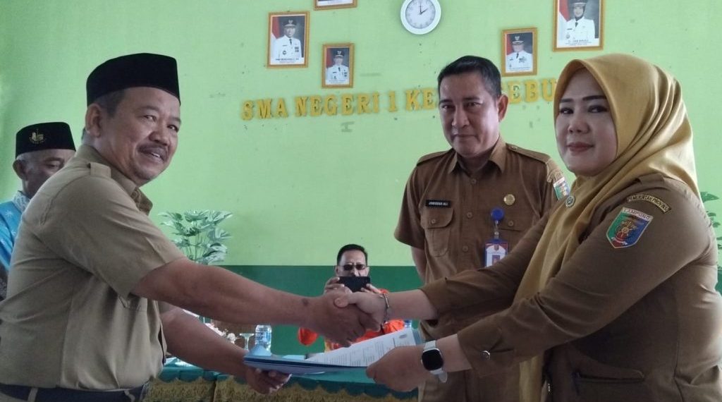 Resmi! Emma Haryani Jadi Plt Kepala SMAN 1 Kebun Tebu, Harapan Baru Pendidikan Lampung Barat