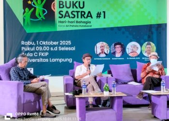 Diskusi Buku “Hari-Hari Bahagia”: Iswadi Pratama Bongkar Mitos Kebahagiaan Puisi Ari Pahala