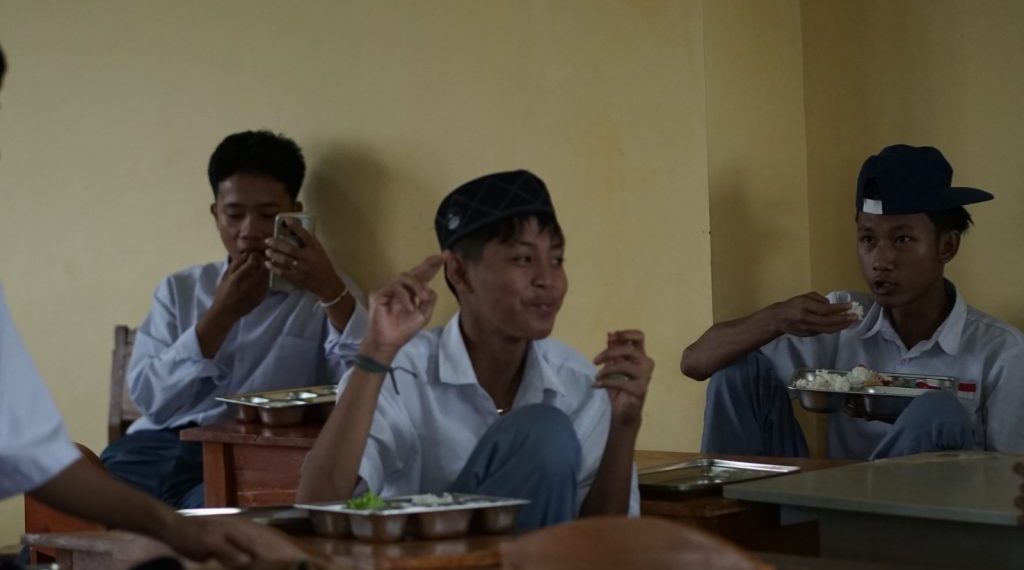 Heboh! SMA Siger 2 Milik Eva Dwiana Terima Jatah MBG Meski Belum Terdaftar Dapodik, Publik Pertanyakan Prosedur