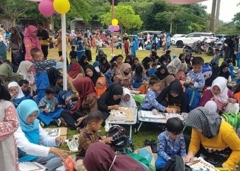 Bunda PAUD Tanggamus Pimpin Semarak Perayaan Hari Batik Nasional: “Ayo Membatik” Bersama 800 Peserta