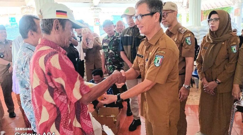 Warga Gading Rejo Terima Bantuan Pangan dari Pemerintah Kabupaten Pringsewu
