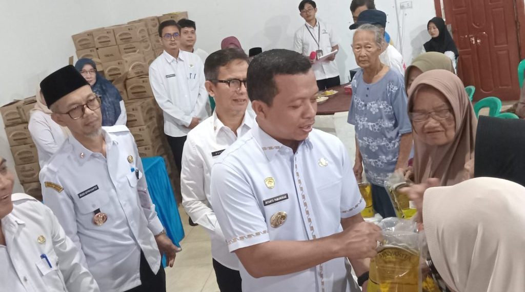 Warga Pekon Rejosari Terima Beras dan Minyak Goreng dari Program Bantuan Pangan