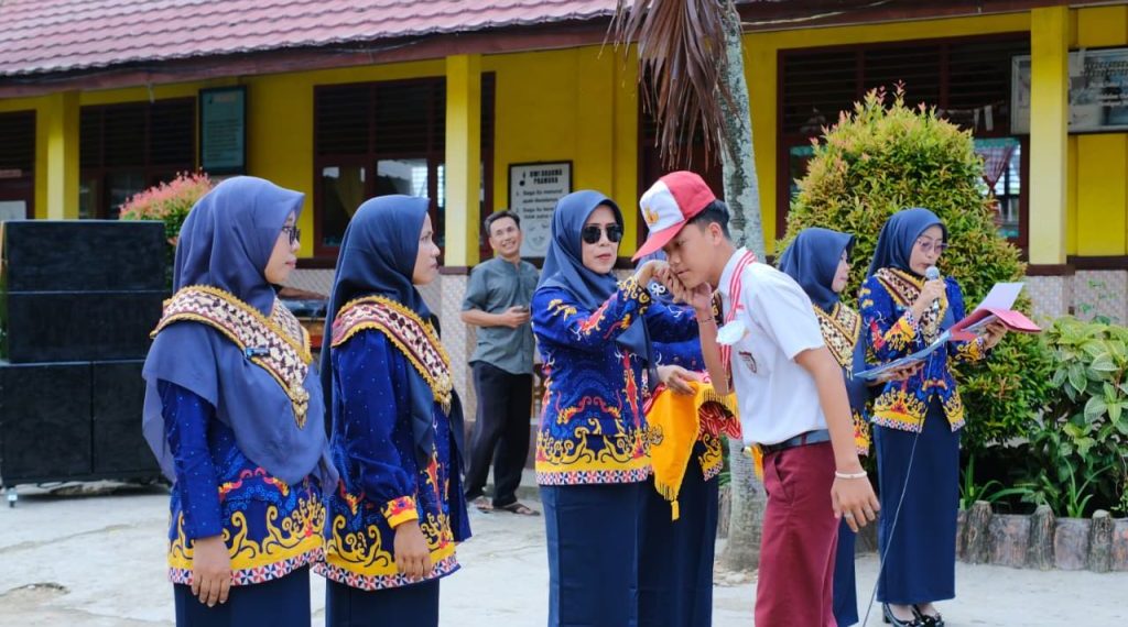 Meriah dan Haru, Pelepasan Siswa SDN 2 Merak Batin Natar Diwarnai Pentas Seni dan Pesan Inspiratif Kepala Sekolah