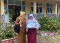 Kepala SDN 2 Karang Anyar Bangga, Cahaya Intan Sabet Juara 1 Karate Putri O2SN Lampung Selatan