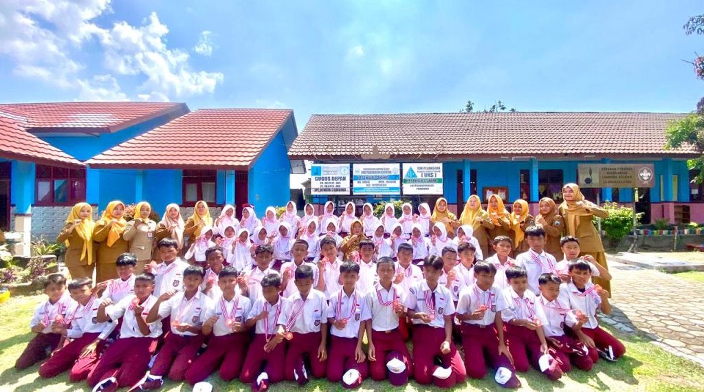 Air Mata Haru dan Bahagia Warnai Kelulusan 100% Siswa UPTD SDN 3 Candimas