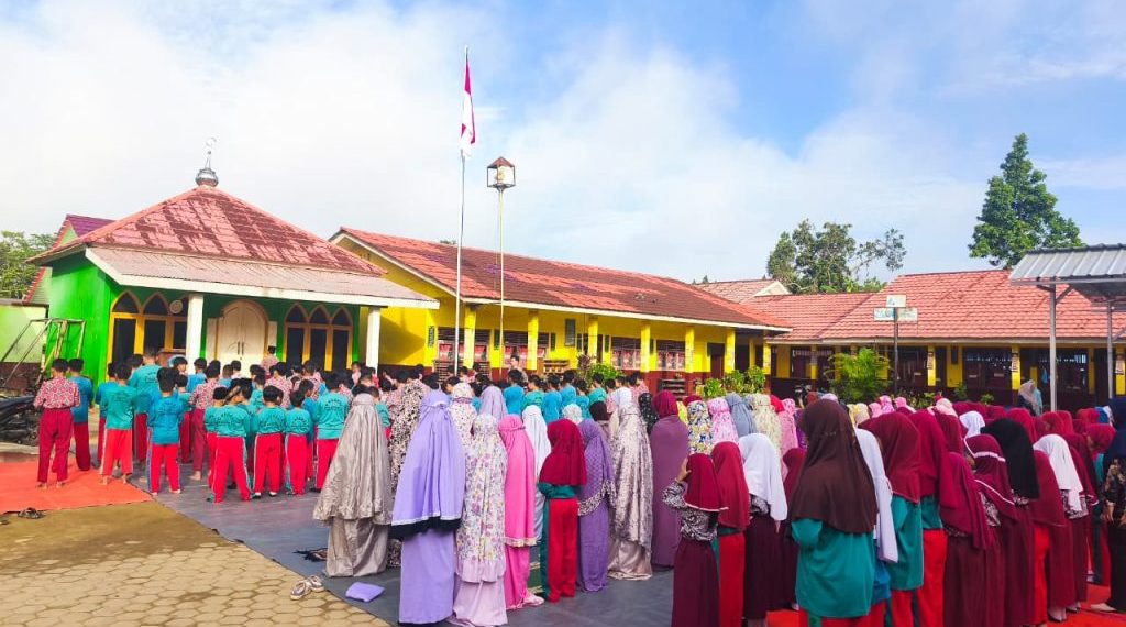 SDN 1 Natar Bikin Rutinitas Pagi Jadi Lebih “Berisi”, Siswa Dibiasakan Shalat Duha Berjamaah